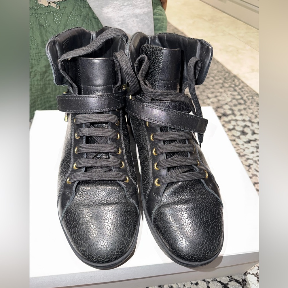 Men’s black Versace sport shoe